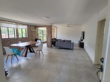 Venta de Departamento en Lomas de Urdesa – Amplio y Remodelado, Guayaquil