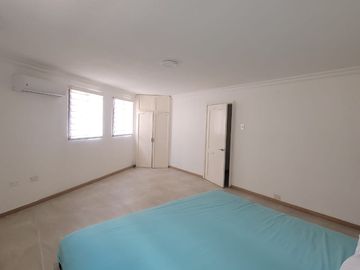 Venta de Departamento en Lomas de Urdesa – Amplio y Remodelado, Guayaquil