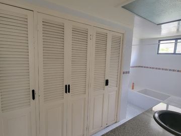 Venta de Departamento en Lomas de Urdesa – Amplio y Remodelado, Guayaquil