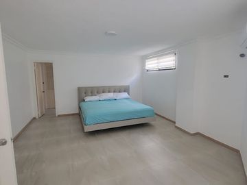Venta de Departamento en Lomas de Urdesa – Amplio y Remodelado, Guayaquil