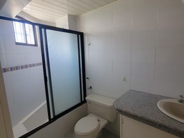 Venta de Departamento en Lomas de Urdesa – Amplio y Remodelado, Guayaquil