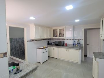 Venta de Departamento en Lomas de Urdesa – Amplio y Remodelado, Guayaquil