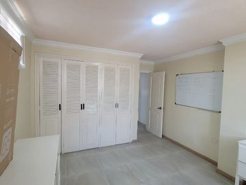Venta de Departamento en Lomas de Urdesa – Amplio y Remodelado, Guayaquil