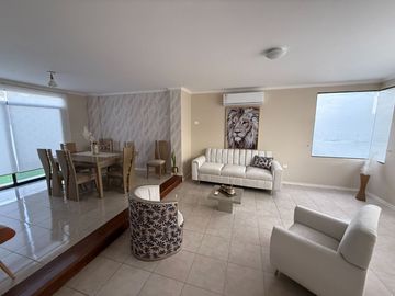 CASA EN RENTA AMOBLADA