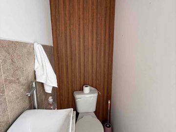 CASA EN RENTA AMOBLADA