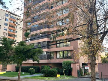 COMODO DEPARTAMENTO 3 DORMITORIOS 2 BAÑOS 1 ESTACIONAMIENTO SECTOR RESIDENCIAL CONSOLIDADO.