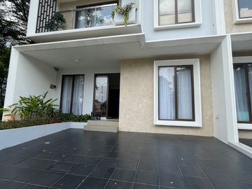 Rumah mewah dekat dengan akses toll Di Cibubur DP 10 Juta