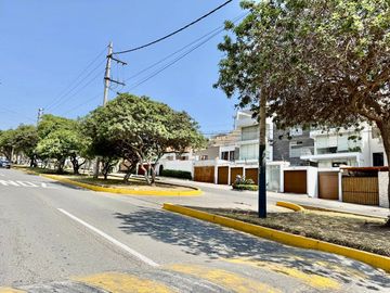 SE VENDE HERMOSO DEPARTAMENTO EN LAS LOMAS DE LA MOLINA VIEJA - LA MOLINA