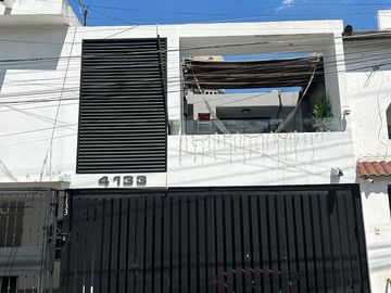 Casa en venta remodelada Col. Las Brisas Zona Sur Monterrey