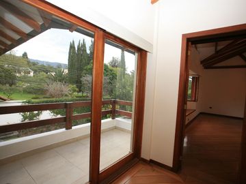 DE VENTA O RENTA — CONFORT Y NATURALEZA EN UNA UBICACIÓN PRIVILEGIADA