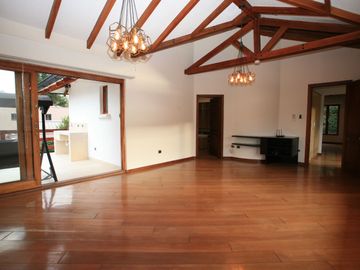 DE VENTA O RENTA — CONFORT Y NATURALEZA EN UNA UBICACIÓN PRIVILEGIADA