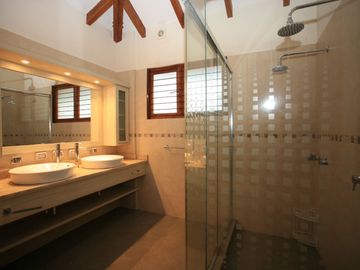 DE VENTA O RENTA — CONFORT Y NATURALEZA EN UNA UBICACIÓN PRIVILEGIADA