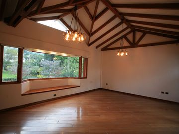 DE VENTA O RENTA — CONFORT Y NATURALEZA EN UNA UBICACIÓN PRIVILEGIADA