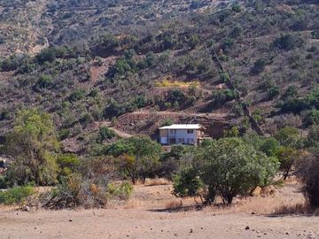 En venta terreno 6.694 m2 con casa – Llayllay, San Felipe.