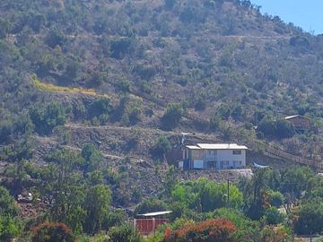 En venta terreno 6.694 m2 con casa – Llayllay, San Felipe.