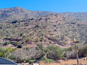 En venta terreno 6.694 m2 con casa – Llayllay, San Felipe.