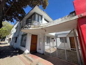 Casa 2 pisos a 2 cuadras plaza de Armas de Chillán