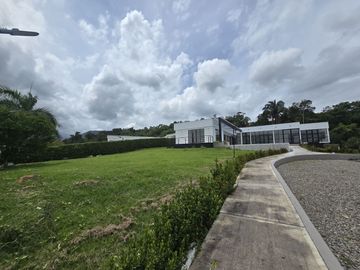 VENDO O PERMUTO CASA QUINTA CAMPESTRE PARA ESTRENAR EN LA MESA CUNDINAMARCA.