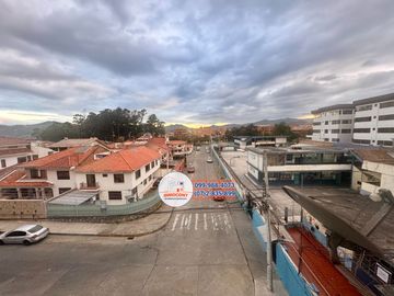 DEPARTAMENTO AMOBLADO EN VENTA, Sector Av. 3 de Noviembre D347