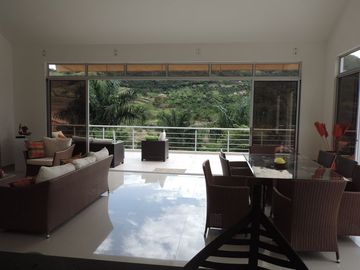 VENDO CASA EN ANAPOIMA