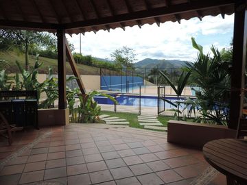 VENDO CASA EN ANAPOIMA