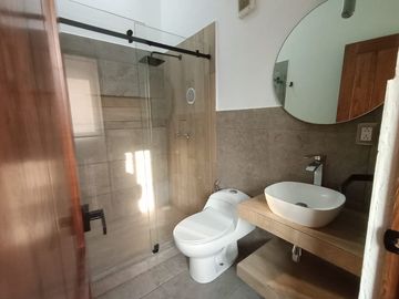 En Renta Casa En Condominio, Buena Ubicación, Alberca y Jardín