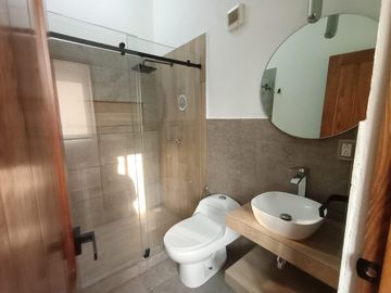 En Renta Casa En Condominio, Buena Ubicación, Alberca y Jardín
