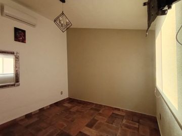 En Renta Casa En Condominio, Buena Ubicación, Alberca y Jardín