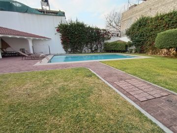 En Renta Casa En Condominio, Buena Ubicación, Alberca y Jardín