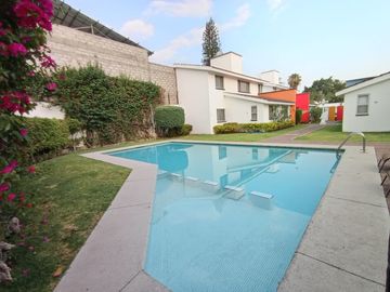En Renta Casa En Condominio, Buena Ubicación, Alberca y Jardín