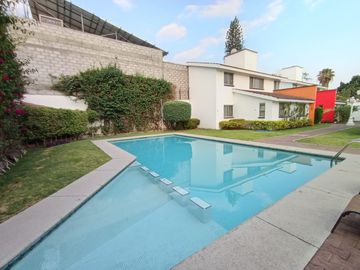 En Renta Casa En Condominio, Buena Ubicación, Alberca y Jardín