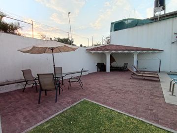 En Renta Casa En Condominio, Buena Ubicación, Alberca y Jardín