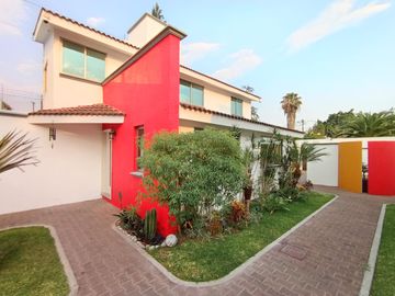 En Renta Casa En Condominio, Buena Ubicación, Alberca y Jardín