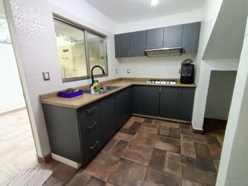 En Renta Casa En Condominio, Buena Ubicación, Alberca y Jardín