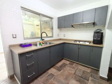 En Renta Casa En Condominio, Buena Ubicación, Alberca y Jardín