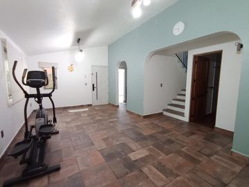 En Renta Casa En Condominio, Buena Ubicación, Alberca y Jardín