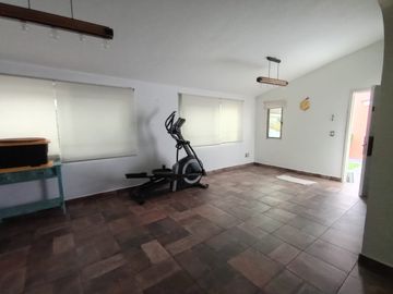 En Renta Casa En Condominio, Buena Ubicación, Alberca y Jardín