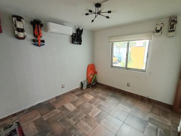 En Renta Casa En Condominio, Buena Ubicación, Alberca y Jardín