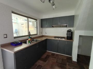 En Renta Casa En Condominio, Buena Ubicación, Alberca y Jardín