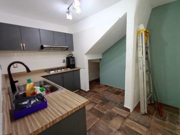 En Renta Casa En Condominio, Buena Ubicación, Alberca y Jardín