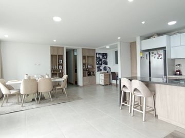 Apartamento barrio Vipasa. Piso 6 con ascensor.