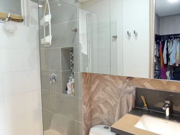 Apartamento barrio Vipasa. Piso 6 con ascensor.