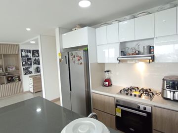 Apartamento barrio Vipasa. Piso 6 con ascensor.