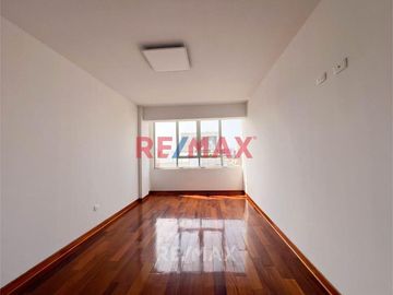 MODERNO EDIFICIO COMERCIAL DE 3440m2 - Surco, Limite con Miraflores