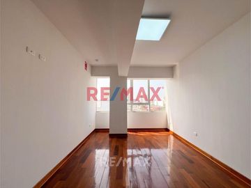 MODERNO EDIFICIO COMERCIAL DE 3440m2 - Surco, Limite con Miraflores
