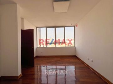 MODERNO EDIFICIO COMERCIAL DE 3440m2 - Surco, Limite con Miraflores
