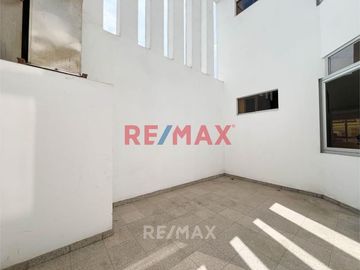 MODERNO EDIFICIO COMERCIAL DE 3440m2 - Surco, Limite con Miraflores