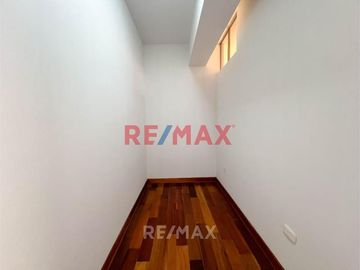 MODERNO EDIFICIO COMERCIAL DE 3440m2 - Surco, Limite con Miraflores