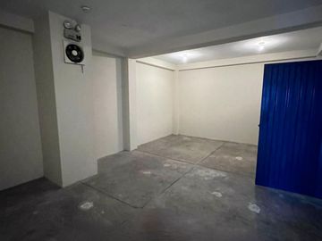 Edificio Comercial en Esquina en Av. El Ejército cuadra 5.