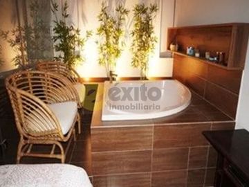 VENTA DE CASA DE TRES PISOS FRENTE A PARQUE  EN MIRAFLORES COUNTRY CLUB - PIURA